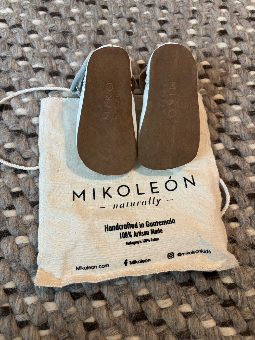 Mikoleon- Mary Jane White Leather Baby Shoes - Picture 3 of 4